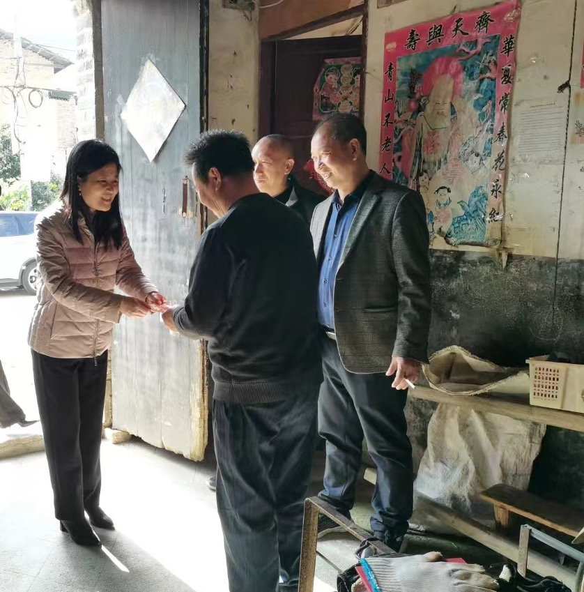 市云顶集团公司：慰问送真情 走访暖人心